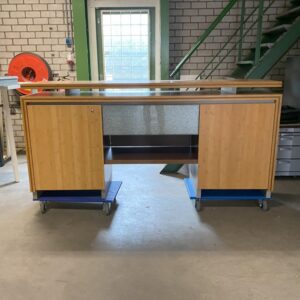 Klapdeurkast/Dressoir, bamboe, H100 x B190 x D55 cm.