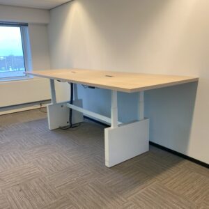 Vergadertafel zit/sta Vepa (elektrisch, incl. 2 fliptops), 320 x 120 cm.