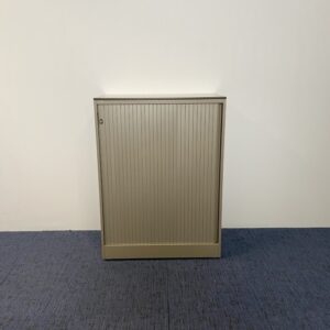 Roldeurkast Ahrend, H105 x B80 x D45 cm.