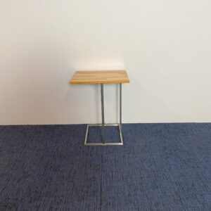 Bijzettafel, beuken/chroom, 48 x 38 cm.