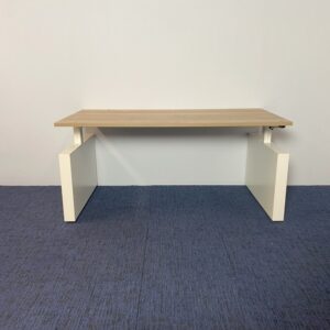 Bureau Ahrend (slinger), 160 x 80 cm.