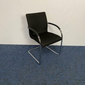 Vergaderstoel Thonet, nieuw zwart gestoffeerd