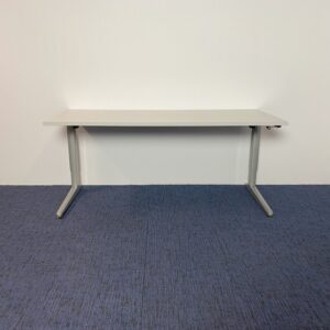 Bureau Ahrend Four_Two (slinger), 180 x 80 cm.