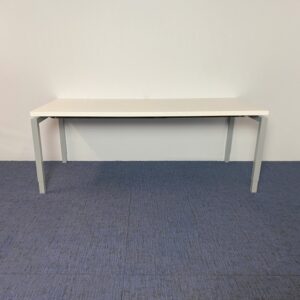 Bureau N-Line, 200 x 90 cm.