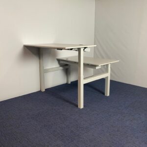 Bench zit/sta bureau Gispen (elektrisch), 140 x 170 cm.