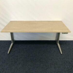 Bureau Markant (elektrisch), 180 x 80 cm.