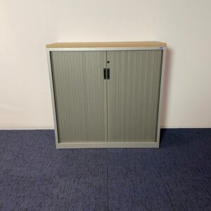 Roldeurkast Voortman, H118 x B120 x D47 cm.