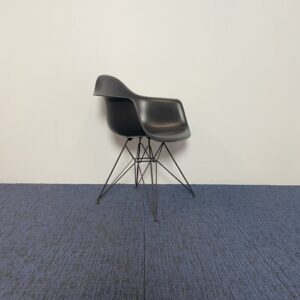 Vergaderstoel Vitra Eames DAR