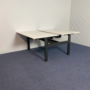 Bench bureau Ahrend Balance (slinger), 140 x 170 cm.