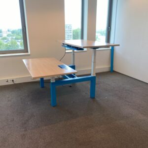 Bench zit/sta bureau Gispen (elektrisch), 160 x 170 cm.