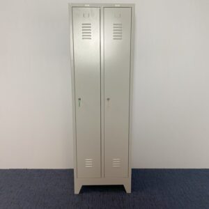 Garderobekast 2-deurs, lichtgrijs, H 190 x B 60 x D 50 cm.