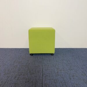 Verrijdbaar ATMR poefje, groen, 46 x 46 cm.