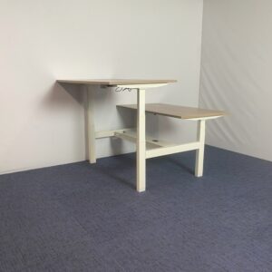 Bench zit/sta bureau (elektrisch), 140 x 166 cm.
