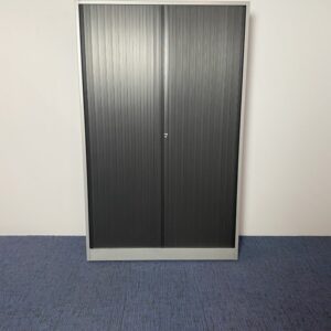 Roldeurkast Ahrend, H195 x B120 x D45 cm.