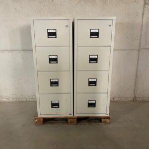 Ladekast (brandwerend), grijs, H 145 x B 54 x D 80 cm.