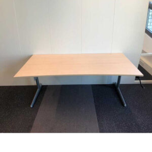 Bureau Ahrend 500 (slinger), 180 x 90/80 cm.
