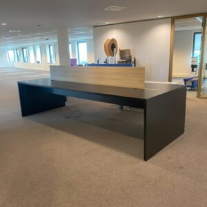 Vergadertafel Vitra, 400 x 150 cm.