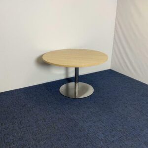 Ronde vergadertafel, diameter 120 cm.