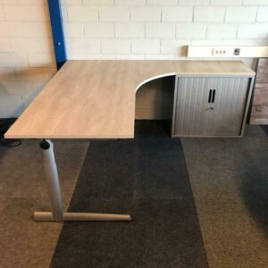 Wingbureau incl. roldeurkast, 180 x 200 cm.