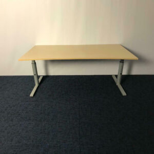 Bureau Gispen, 180 x 90/85 cm.
