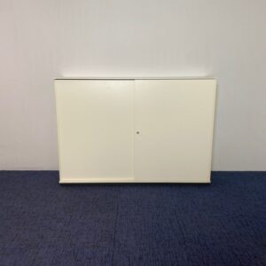 Schuifdeurkast Bene, H114 x B120 x D44,5 cm.