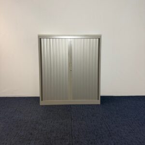 Roldeurkast Markant, H138 x B120 x D42 cm.