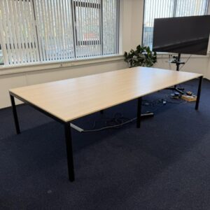 Vergadertafel Vepa, 320 x 160 cm.