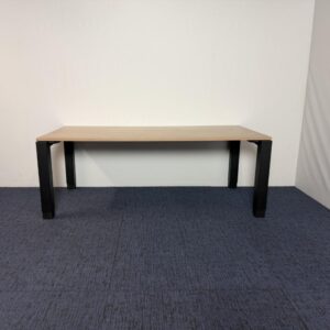 Bureau, 200 x 96 cm.