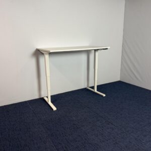 Zit/sta bureau (elektrisch), 140 x 80 cm.