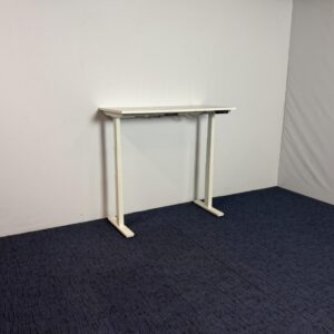 Zit/sta bureau Voortman (elektrisch), 120 x 60 cm.
