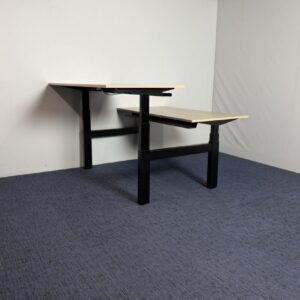 Bench zit/sta bureau Voortman (elektrisch), 160 x 170 cm.