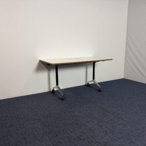 Verrijdbare/inklapbare tafel, 140 x 70 cm.