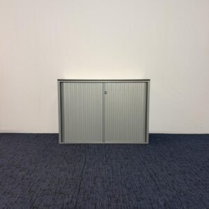 Roldeurkast Ahrend, H74 x B100 x D45 cm.