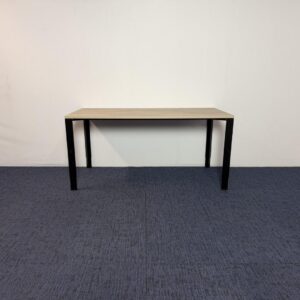 Bureau Ahrend 700, 160 x 80 cm.