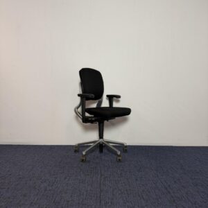 Bureaustoel Ahrend 230, nieuw zwart gestoffeerd (halfhoge rug)