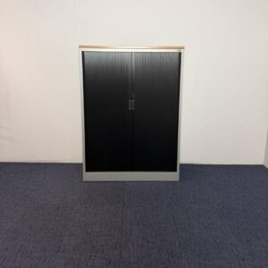 Roldeurkast Voortman, H165 x B120 x D47 cm.