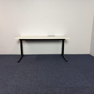 Bureau Ahrend Essa, 160 x 80 cm.