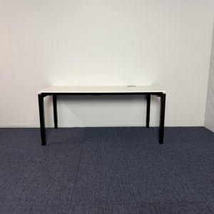 Bureau, 160 x 80 cm.