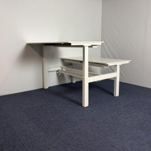 Bench zit-sta bureau Voortman (elektrisch), 160 x 170 cm.